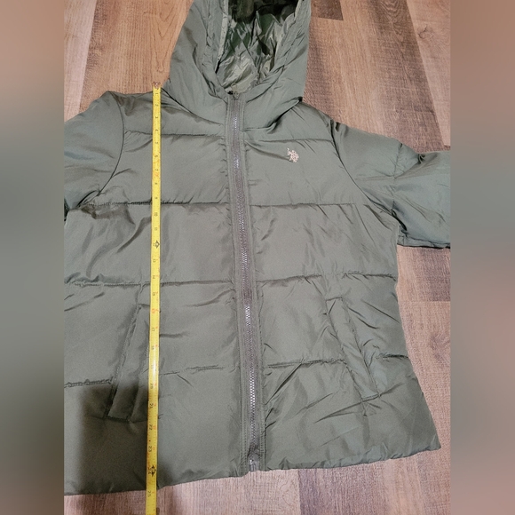 Green Hooded Puffer Coat - Picture 12 of 16